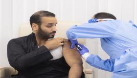 ولي العهد يطمئن السعوديين بحصوله على لقاح كورونا